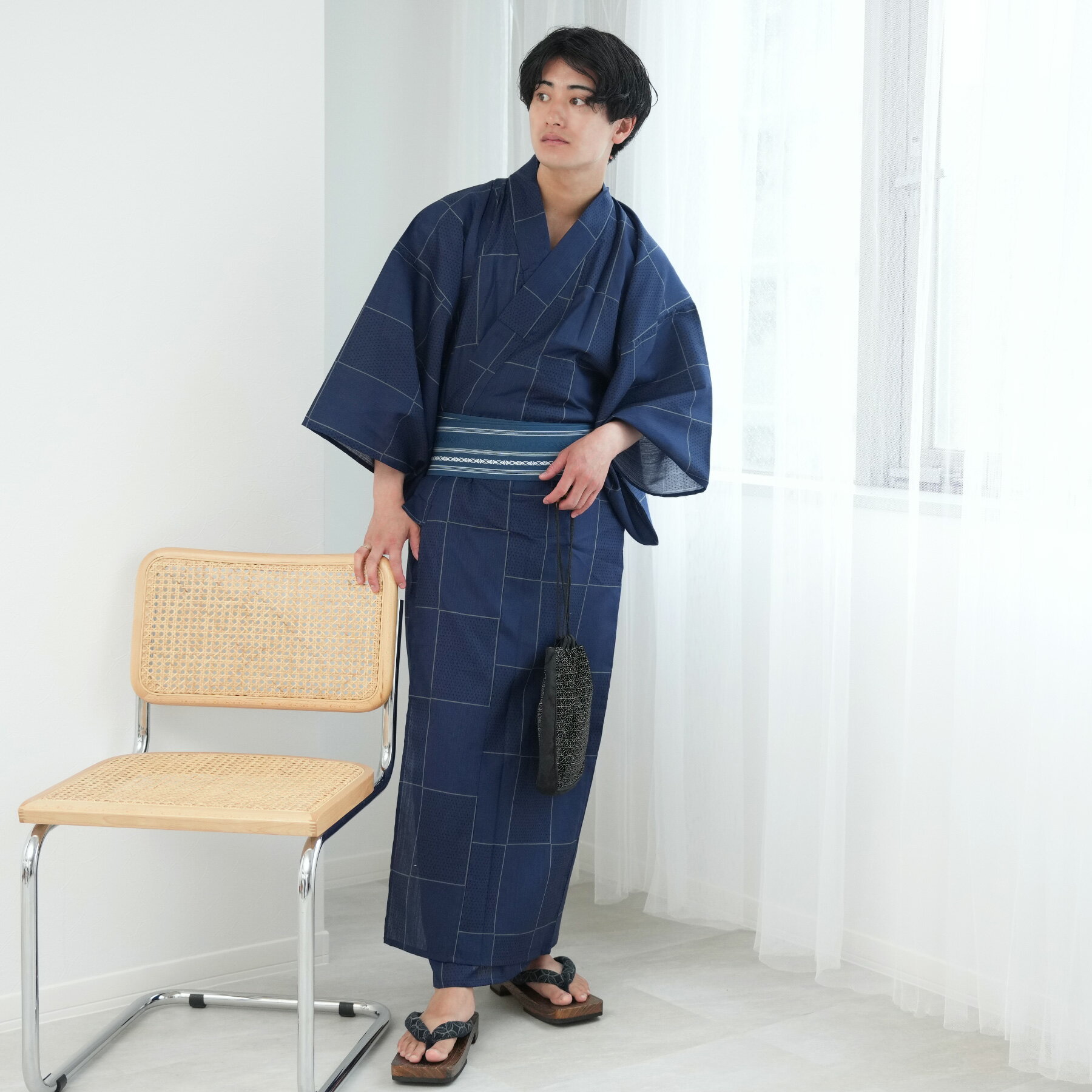 【高級変わり織 メンズ 浴衣3点セット 紺の市松】男 紳士 男性 選べるM/Lサイズ 日本製綿角帯 浴衣セット（ゆかた・帯・下駄）ですぐお出かけ 古典柄 レトロ 上質 国産生地 国内染色