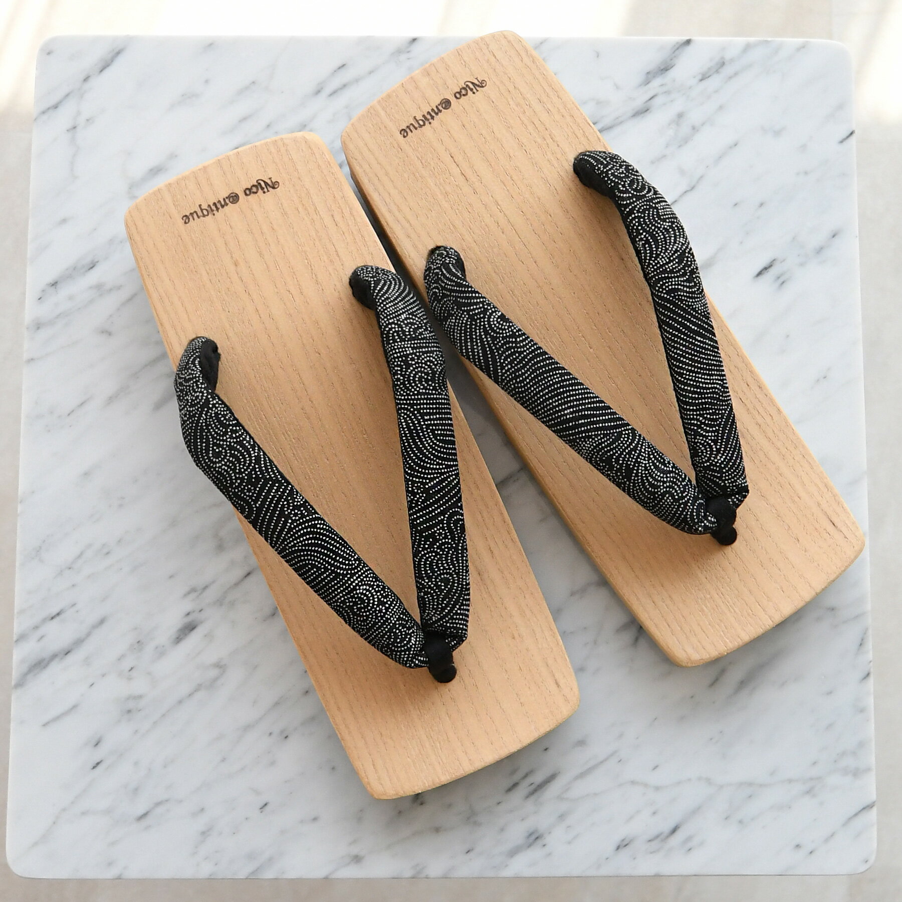 【ニコアンティーク 高級桐下駄 青海波 メンズ Lサイズ 右近 白木】男性 男下駄 25〜26.5cm 大きいサイズ 単品 国産 日本製 徳島の下駄職人さんと滋賀の鼻緒職人さんの手仕事 レトロ