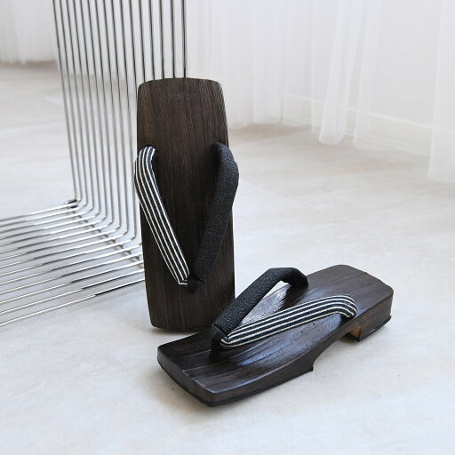 【utatane 高級桐下駄 ヒッコリーデニム鼻緒 メンズ Lサイズ 右近 焼】男性 男下駄 25〜26.5cm 単品 国産 日本製 徳島の下駄職人さんと滋賀の鼻緒職人さんの手仕事 デニム生地 希少 こげ茶 黒 桐 桐下駄 浴衣 着物 和装小物 レトロ 粋 昭和レトロ 【utatane 高級桐下駄 ヒッコリーデニム鼻緒 メンズ Lサイズ 右近 焼】男性 男下駄 25〜26.5cm 単品 国産 日本製 徳島の下駄職人さんと滋賀の鼻緒職人さんの手仕事 デニム生地 希少 こげ茶 黒 桐 桐下駄 浴衣 着物 和装小物 レトロ 粋 昭和レトロ