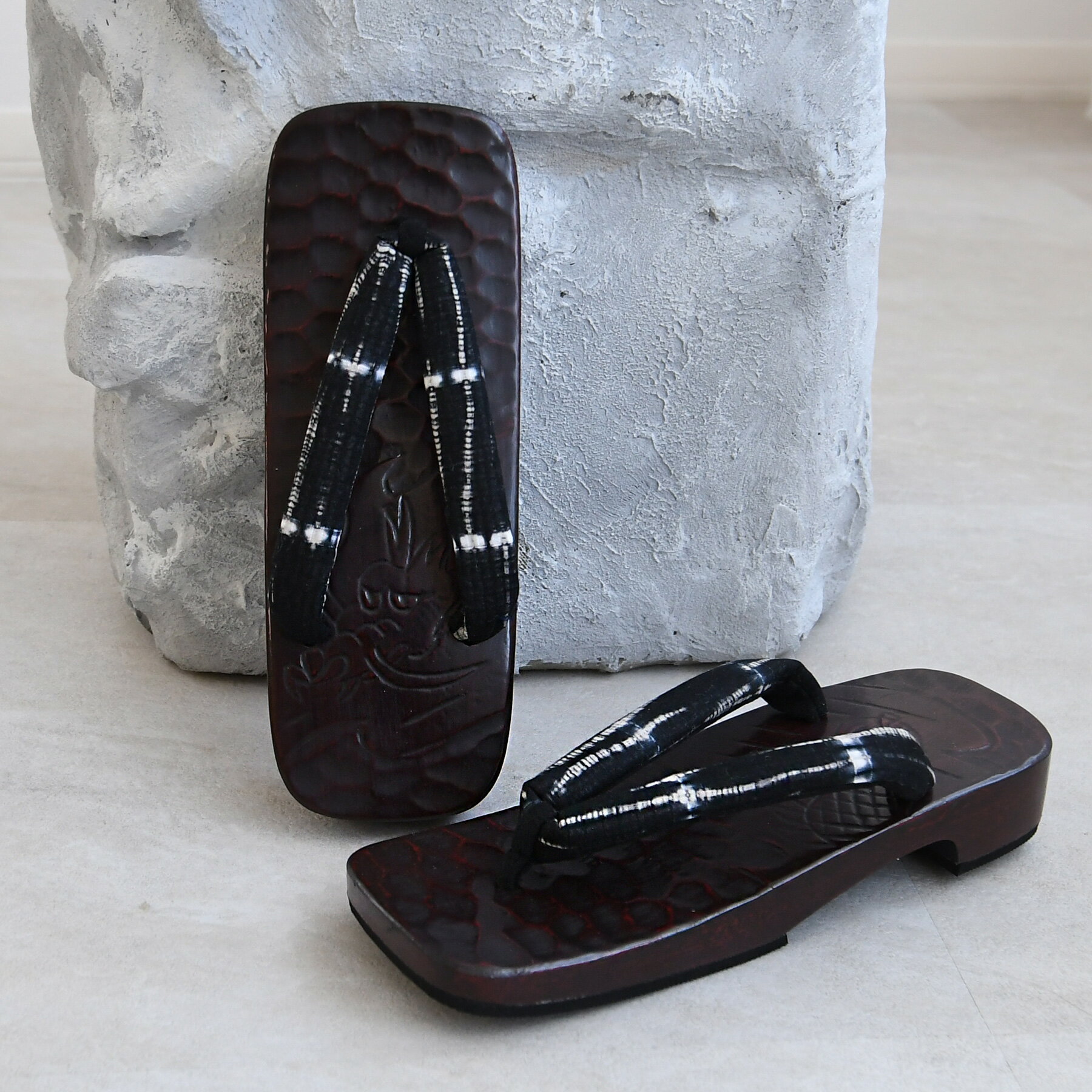 【ニコアンティーク 鎌倉彫 メンズ下駄 Lサイズ 龍】伝統工芸 紳士 男性 25〜26.5cm 単品 国産 日本製 高級桐下駄 右近 希少 桐下駄 浴衣 着物 和装小物 レトロ 粋 昭和レトロ 男前下駄