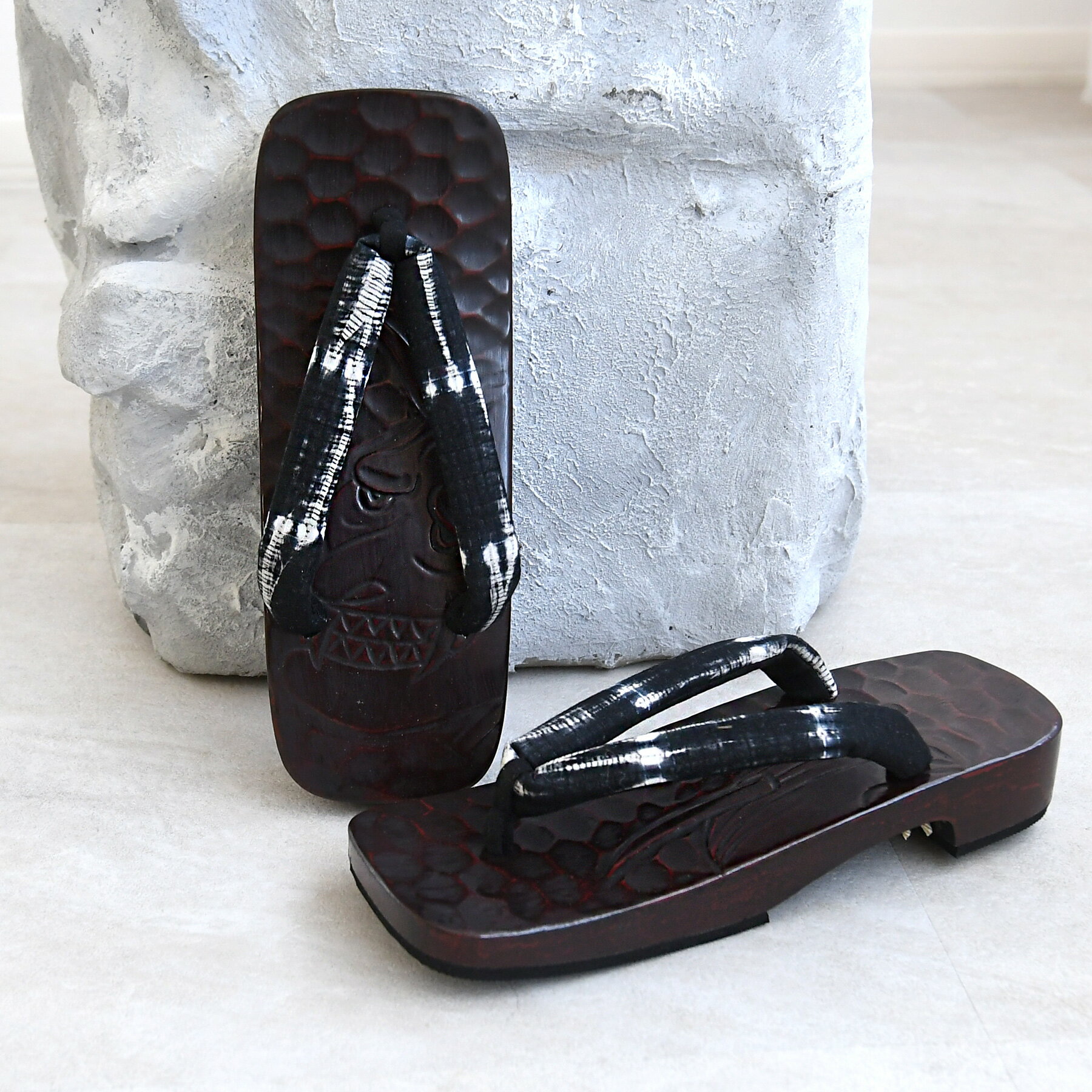 【ニコアンティーク 鎌倉彫 メンズ下駄 Lサイズ 般若】伝統工芸 紳士 男性 25〜26.5cm 単品 国産 日本製 高級桐下駄 右近 希少 桐下駄 浴衣 着物 和装小物 レトロ 粋 昭和レトロ 男前下駄