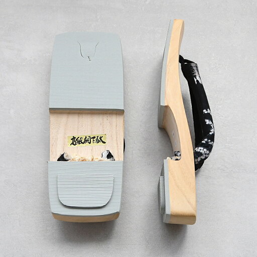 【ニコアンティーク 高級桐下駄 有松絞り鼻緒 メンズ LLサイズ 右近 白木】男性 男下駄 25.5〜27.0cm 大きいサイズ 単品 国産 日本製 徳島の下駄職人さんと滋賀の鼻緒職人さんの手仕事 ひとつひとつ表情が異なるあなただけの1点物