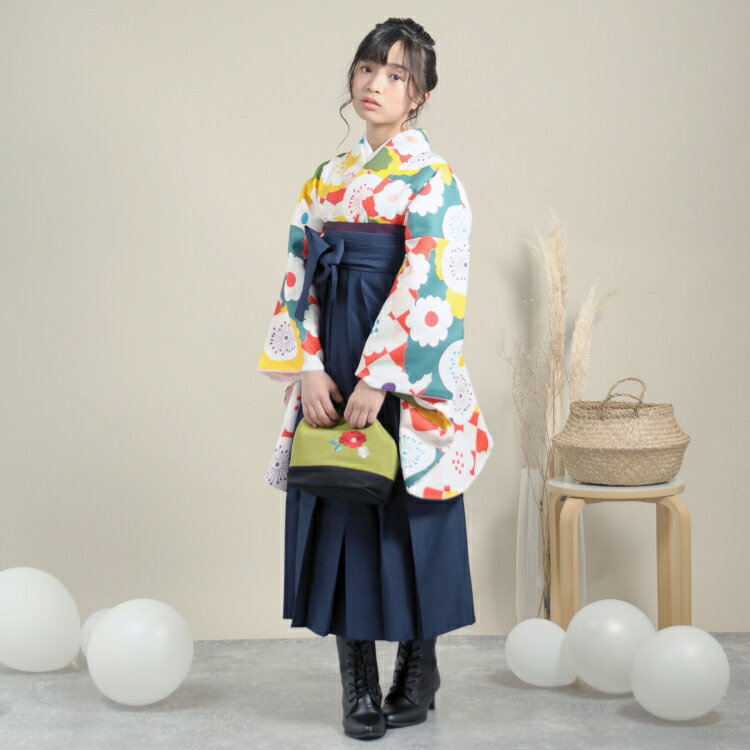 【リサイクル着物セット】 2尺袖 袴 2点セット 袴84cm（身長145-150cm） 国内染色 日本製生地 ジュニア 小学生 花 販売 購入 マルチ 系 子供 kids 赤 朱色 黄色 市松 雲 北欧風 古典柄 大正浪漫 ヴィンテージ リサイクル着物 アンティーク USED 中古 古着 卒業式 謝恩会