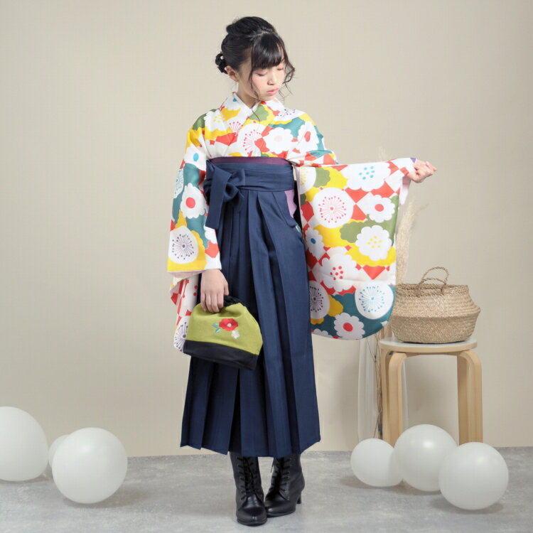 【リサイクル着物セット】 2尺袖 袴 2点セット 袴84cm（身長145-150cm） 国内染色 日本製生地 ジュニア 小学生 花 販売 購入 マルチ 系 子供 kids 赤 朱色 黄色 市松 雲 北欧風 古典柄 大正浪漫 ヴィンテージ リサイクル着物 アンティーク USED 中古 古着 卒業式 謝恩会