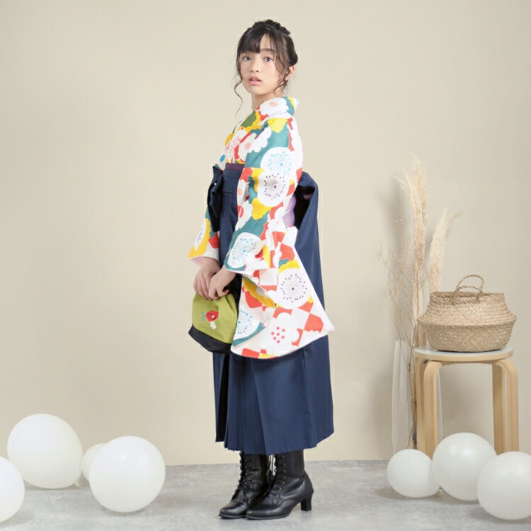 【リサイクル着物セット】 2尺袖 袴 2点セット 袴84cm（身長145-150cm） 国内染色 日本製生地 ジュニア 小学生 花 販売 購入 マルチ 系 子供 kids 赤 朱色 黄色 市松 雲 北欧風 古典柄 大正浪漫 ヴィンテージ リサイクル着物 アンティーク USED 中古 古着 卒業式 謝恩会