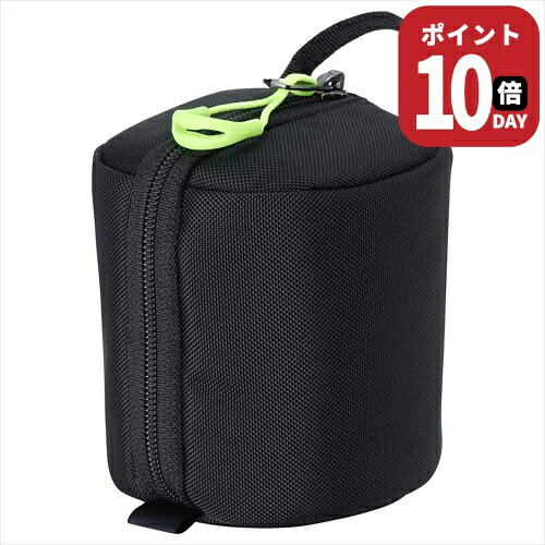 適度なクッション厚とソフトなクッション素材でレンズを保護。バッグ内でかさばりにくく、持ち運びのしやすいレンズポーチです。【商品仕様】参考収容寸法:約Φ80×H90mm外寸法:約Φ100×110mm重量:約60g材質:ナイロン参考収納レンズ:Canon RF50mm F1.8 STMCanon RF35mm F1.8 MACRO IS STMCanon EF-S18-55mm F4-5.6 IS STMCanon EF-M11-22mm F4-5.6 IS STMCanon EF-M15-45mm F3.5-6.3 IS STMNikon NIKKOR Z 28mm f/2.8SONY SEL2860SONY FE 50mm F1.8(SEL50F18)OLYMPUS M.ZUIKO DIGITAL 25mm F1.8FUJIFILM XF16F2.8RWRFUJIFILM XF23F2RWRFUJIFILM XF35F1.4RFUJIFILM XF60F2.4RMacroFUJIFILM XC35F2FUJIFILM XC15-45mmF3.5-5.6 OIS PZPanasonic LEICA DG SUMMILUX 15mm / F1.7 ASPH.適度なクッション厚とソフトなクッション素材でレンズを保護。バッグ内でかさばりにくく、持ち運びのしやすいレンズポーチです。 適度なクッションでかさばりにくい 適度なクッション厚とソフトなクッション素材でレンズを保護、バッグ内でかさばりにくく持ち運びのしやすいレンズポーチです。最大約Φ80×H90mmまでのレンズを収納可能。 撥水高強度ナイロン素材 撥水性のある高強度のナイロン素材を採用しています。 リングタイプの蛍光色プラー 指を通してサッと開けるリングタイプのプラーは、バッグ内で探しやすい蛍光色を採用。通常のコイルファスナーよりも耐摩耗性に優れ壊れにくい、YKKの織り込みファスナーを採用しています。 サッと開いて取り出しやすい 開閉はタテ方向なので、コンパクトな動作ですぐにレンズを取り出すことができます。 ベルト通し付き ポーチ背面のベルト通しにベルトを通して持ち運ぶことも可能。レンズを取り出しやすいお好みの位置に固定して使用できます。 使用イメージ