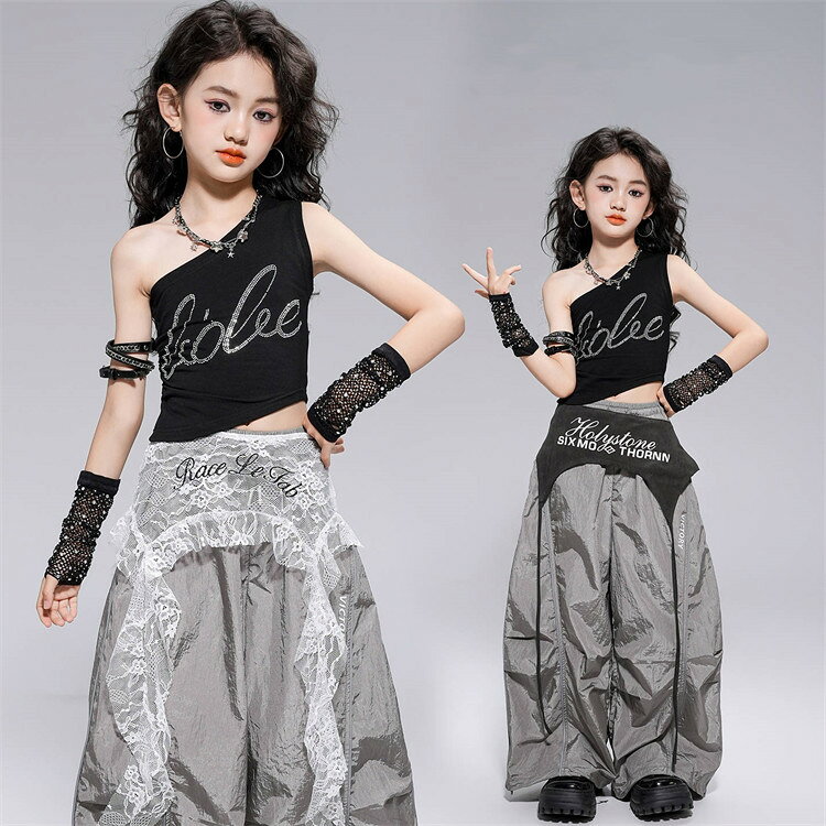 乐天商城 - ダンス衣装 子供服 キッズ 女の子 ヒップホップ ジャズダンス 4点セット セットアップ 上下セット スパンコール キラキラ レースベルト タンクトップ オフショルダー ノースリーブ ロングパンツ ワイドパンツ 袖カバー付き 舞台衣装 ステージ衣装 HIPHOP 演出服 110-180