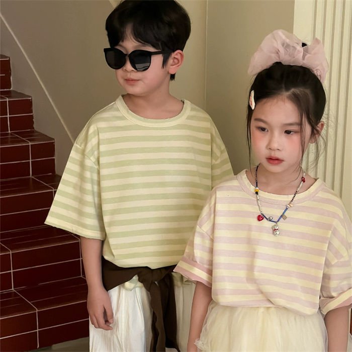 乐天商城 - 子供用 キッズ ストライプ トレーナー 兄妹お揃い 半袖 ピンク グリーン 男の子 女の子 かわいい 家族 旅行 こども 可愛い オシャレ 春 夏 部屋着 インナー アウトドア プレゼント 撮影 100-160cm