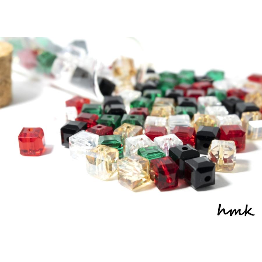 7mm キューブ型ガラスビーズ×20PCS 全5色 アクセサリーパーツ キラキラ輝くキューブ型のガラスビーズ☆ ピアスやイヤリング、ネックレス、ブレスレット、ストラップのパーツ等、 使い用途は様々♪ 通し穴が上下にございますので、他のパーツをつなぎ合わせたり、 アレンジ自由です◎ カラー：10.レッド 　　　　15.グリーン 　　　　03.ブラウン 　　　　99.クリア 　　　　01.ブラック サイズ：約7mm×7mm 数　量：20PCS 素　材：ガラス 品　番：AP05204- ※模様の入り方や色味等の個体差がある場合が御座います。 ※閲覧環境により見え方が異なる場合が御座います。7mm キューブ型ガラスビーズ×20PCS 全5色 アクセサリーパーツ キラキラ輝くキューブ型のガラスビーズ☆ ピアスやイヤリング、ネックレス、ブレスレット、ストラップのパーツ等、 使い用途は様々♪ 通し穴が上下にございますので、他のパーツをつなぎ合わせたり、 アレンジ自由です◎ カラー：10.レッド 　　　　15.グリーン 　　　　03.ブラウン 　　　　99.クリア 　　　　01.ブラック サイズ：約7mm×7mm 数　量：20PCS 素　材：ガラス 品　番：AP05204- ※模様の入り方や色味等の個体差がある場合が御座います。 ※閲覧環境により見え方が異なる場合が御座います。