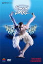 出荷目安の詳細はこちら商品説明世界が震撼したメガ・ヒット・バレエ。新たな演出、振付で生まれ変わった話題作の高画質収録盤。1995年にロンドンのサドラーズ・ウェルズ劇場での初演と同時に、現代ダンス界にセンセーションを投げかけたマシュー・ボーン演出による『白鳥の湖』。初演時にはバレエとしては異例の4か月間というロングラン記録を達成し、その後1995年度トニー賞では「最優秀ミュージカル賞」を含む3冠を受賞。1998年10月には、バレエ作品としては異例のブロードウェイ進出し、大成功を収めて全世界に衝撃を与えた作品。2010年版初演から15年を経た2010年。『白鳥の湖』に新たな演出、振付が施されて発表された。常に「ゼロから創りはじめるごとく、作品と対峙する」というマシュー・ボーンの言葉通り、音楽、ストーリーや社会状況までを考慮にいれて作られている。（WARNER）内容詳細マシュー・ボーンの『白鳥の湖』2010年版　　