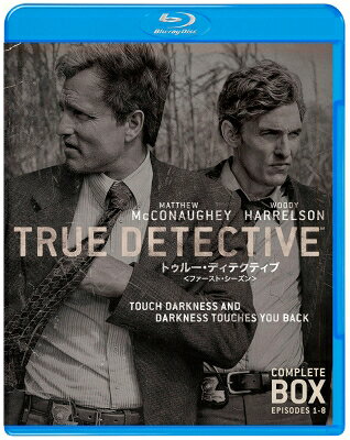 出荷目安の詳細はこちら内容詳細マシュー・マコノヒー主演　エミー賞5部門受賞、超一級の緊迫クライムサスペンス！未解決殺人事件の深い闇、引きずり込まれる2人の刑事。映画を超えた傑作ドラマ！手に汗握るスリリング120％！17年にわたる未解決殺人事件。深い闇に引きずり込まれた2人の刑事。予測不可能な衝撃の結末！★2大映画スター　マシュー・マコノヒーとウディ・ハレルソン　豪華ダブル主演！　「これほどの脚本に、これまで出会ったことがなかった。−マシュー・マコノヒー」と語っており、マシューのTVドラマへの出演は、後にも先にも本作のみ！唯一の出演ドラマとなった。★賞レースを席巻！映画を超える傑作ドラマ！　＜2014年エミー賞 5冠＞（ドラマ・シリーズ部門）　監督賞、撮影賞、メインタイトル・デザイン賞、メークアップ賞、キャスティング賞　受賞　＜2014年批評家協会賞＞　主演男優賞　受賞　＜2014年ゴールデングローブ賞 3部門ノミネート＞　作品賞、ダブル主演男優賞、助演女優賞　★HBOの記録を塗り替える歴史的大ヒットを記録！　「ゲーム・オブ・スローンズ 第一章」が記録したエピソード毎平均視聴者数930万人を超える1100万人を突破する記録的大ヒット！その人気ぶりは一時サーバーをクラッシュさせたほど。★全8話完結。まるで“8時間の映画”！　全8話をひとりの監督、ひとりの脚本家が担当するという、TVドラマとしては極めて異例の手法をとった本作。先の読めないストーリー展開、綿密かつ高品質な脚本。TVドラマの革命的な作品！『ゲーム・オブ・スローンズ』など数々の傑作ドラマを生み出してきたHBOが、アカデミー賞男優マシュー・マコノヒーとウディ・ハレルソンという2大映画スターを配し満を持して送る、スリリング120％の緊迫クライムサスペンス。綿密かつ重厚な脚本と、先の読めないストーリー展開は、予測不可能な衝撃の結末へと導く。全エピソード（8話）が、それぞれ一人の監督と脚本家によって映画のように描かれた本作は、ドラマの手法としては極めて異例。第66回エミー賞5部門受賞、第72回ゴールデングローブ賞3部門ノミネート、批評家協会賞受賞など、批評家からも高い評価を得て称賛された超一級品であり、全米での平均視聴者数はエピソード毎に1100万人を突破し、話題となった。1995年、ルイジアナ州の小さな田舎町で若い女性の全裸の変死体が発見される。手足を縛られ、頭上には王冠のような鹿の角がかぶせられていた。捜査を任された2人の刑事ラスティン・コールとマーティン・ハートは、何かの儀式のような現場の状況と残忍な手口から連続殺人鬼の凶行と判断。僅かな手がかりをもとに、犯人の行方を追っていく。時は移って2012年。かつての殺人事件と酷似した死体が発見されたことから事件の再調査が始まり、今は引退したコールとハートが警察署に呼び戻される。17年の歳月を経て繰り返された連続殺人事件。果たして、これは同一犯による犯行なのか、それとも模倣殺人なのか。そして、この17年間で2人の間に何があったのか。事件は2人の刑事を思わぬ方向へと導いていく。衝撃のラストー！キャスト：ラスト・コール … マシュー・マコノヒー (森田順平) マーティン・ハート … ウディ・ハレルソン (谷昌樹) マギー・ハート … ミシェル・モナハンスタッフ：製作総指揮 ：スティーヴ・ゴリン 監督 ：キャリー・ジョージ・フクナガ 原案 ：ニック・ピゾラット 脚本 ：ニック・ピゾラット&copy; 2016 Home Box Office, Inc. All rights reserved. HBO&reg; and related service marks are the property of Home Box Office, Inc. Distributed by Warner Bros. Home Entertainment Inc.