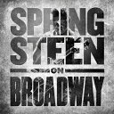 出荷目安の詳細はこちら商品説明NYブロードウェイで上演中の『Springsteen On Broadway』のライヴ盤を緊急発売第72回トニー賞において「特別賞」を受賞した、NYブロードウェイで長期上演中の「Springsteen On Broadway」が最終公演日である12月15日にNetflixで全世界配信されることが決定。それにともない前日12月14日に音源を収録したライヴ盤が全世界発売されることになった。コンサートでもブロードウェイ・ショウでもひとり芝居でもない、それらを統合したボスにしかできない特別なパフォーマンス。同じ部屋にいる彼が思い出話を分かち合うような親密な雰囲気を保ちながら、笑いあり、涙あり。歌と演奏はアコースティック・ギターまたはピアノの弾き語りだが、そのダイナミックさは圧倒的。魔法にかけられたような、心揺さぶられる感動的体験の全貌が遂に明らかとなる。会場のウォルター・カー・シアターのキャパは960人。2017年10月よりスタートし、全公演のチケットは発表とともに即完売。追加公演が次から次に発表され、2018年12月15日までで全236公演を数える。今やNYで最も人気で入手困難なチケットの一つとなっている。日本盤は重要な曲間の「語り」訳もブックレットに収録する。■解説：五十嵐正・対訳：三浦久（メーカーインフォメーションより）曲目リストDisc11.成長するってこと (イントロダクション)/2.成長するってこと/3.マイ・ホームタウン (イントロダクション)/4.マイ・ホームタウン/5.僕の父の家 (イントロダクション)/6.僕の父の家/7.ザ・ウィッシュ (イントロダクション)/8.ザ・ウィッシュ/9.涙のサンダー・ロード (イントロダクション)/10.涙のサンダー・ロード/11.プロミスト・ランド (イントロダクション)/12.プロミスト・ランドDisc21.ボーン・イン・ザ・U.S.A. (イントロダクション)/2.ボーン・イン・ザ・U.S.A./3.凍てついた十番街 (イントロダクション)/4.凍てついた十番街/5.タファー・ザン・ザ・レスト (イントロダクション)/6.タファーザンザレスト/7.ブリリアント・ディスガイズ (イントロダクション)/8.ブリリアント・ディスガイズ/9.ロング・タイム・カミン (イントロダクション)/10.ロング・タイム・カミン/11.ザ・ゴースト・オブ・トム・ジョード (イントロダクション)/12.ザ・ゴースト・オブ・トム・ジョード/13.ザ・ライジング/14.ダンシン・イン・ザ・ダーク (イントロダクション)/15.ダンシン・イン・ザ・ダーク/16.ランド・オブ・ホープ・アンド・ドリームズ/17.明日なき暴走 (イントロダクション)/18.明日なき暴走