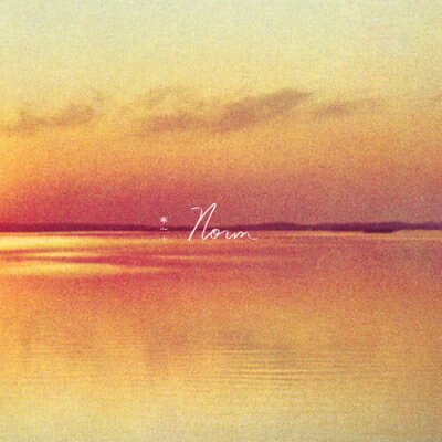出荷目安の詳細はこちら商品説明2020年の『The Neon Skyline』で「才能あるストーリーテラー」（NPR Music）と称賛されたShaufは、カラフルなキャラクター、細かいディテール、豊かな感情の深さに満ちた短編小説のように展開するアルバムを書いている。しかし、Shaufは『Norm』で、これまで賞賛されてきたスタイルを巧みに解体、再構築し、複雑な層と視点で曲作りを高め、新たな方向性を見出すことに挑戦している。ジャズの香りが漂うロマンティックなバラード集という体裁をとりながら、不吉な状況や暗い動機をほのめかす、より斜に構えたストーリーテリングとなっている。Shaufは『The Neon Skyline』を中心にツアーを行う予定だったが、パンデミックもあり、代わりに多くの時間を一人で過ごした。ガレージのスタジオに閉じこもり、ギター、ピアノ、シンセを中心に書かれたオーソドックスな曲のコレクションである『Norm』のセルフ・プロデュースとすべての楽器の演奏を自ら行っている。それは、彼が求めるより広々とした触感のサウンドを作り出すのに不可欠なものだった。Shaufの目標は単純で、コードではなくメロディーを主体としたものを作り、それを現代的にすることだった。アルバムのミックスには、ジャンルと時代を超越したトラックを生み出す天才、Neal Pogue（Tyler, the Creator、Janelle Monae、Outkast）を起用し、優しく浮遊するシンセサイザーの雰囲気をさらに高めている。(メーカーインフォメーションより)曲目リストDisc11.Wasted on You/2.Catch Your Eye/3.Telephone/4.You Didn't See/5.Paradise Cinema/6.Norm/7.Halloween Store/8.Sunset/9.Daylight Dreaming/10.Long Throw/11.Don't Let It Get to You/12.All of My Love