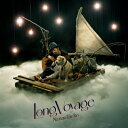 出荷目安の詳細はこちら商品説明七尾旅人、最新作『Long Voyage』が待望のヴァイナル化。LP2枚組のアナログ盤が完全限定生産で7月7日に発売決定。前作アルバム『Stray Dogs』のツアー終了直後から世界を覆ったパンデミック。そんな2020年からの2年間で書き溜められた楽曲を中心に、厳選された17曲が並ぶ七尾旅人の最新アルバム『Long Voyage』が完全限定生産・LP2枚組アナログ盤として七夕の日にリリース。歌とギターのみでさまざまな物語を描き出し各地のオーディエンスを驚嘆させてきたシンガーソングライターが、今作で自身初となる全面的なバンドレコーディングに踏み切るきっかけとなった盟友ストレイ・バンド(Kan Sano、小川翔、Shingo Suzuki、山本達久)との出会い。彼らをはじめとする過去最大規模のゲストプレイヤーたちと音楽を奏でることで、風通しのよい、より自由なサウンドスケープを獲得しながら、パンデミック以降の世界を巡る、壮大な船旅が幕を開ける。それぞれの楽曲に新しい命を吹き込むバンド・アンサンブル、ストリングスの響きは、アナログ・エディションの暖かなサウンドでその真価を発揮。物事の消費速度が限りなく速まっていく現代の中においても、生の輝きを、そして社会の片隅に生きる誰かの小さな叫びを、愚直なまでに追いかけ、どこまでも美しいメロディに変えてゆく七尾旅人の歌声。この&#8212;&#8212;どこまでも、まわりつづける&#8212;&#8212;マジカルな円盤をゆっくりと裏返しながら耳を澄ませる時、そこにはさまざま想いを巡らせることが出来る、かけがえのない時間が流れていることだろう。街の片隅で音楽のたしかな火を灯し続けてきたレコード・ショップに訪れ、ポップヒストリーを彩る名盤たちの棚から見つけだしたい。そんなレコードがまた1枚生み落とされた。(メーカー・インフォメーションより)※限定盤のためご注文をキャンセルさせていただく場合がございます。予めご了承ください。曲目リストDisc11.Long Voyage「流転」/2.crossing/3.未来のこと/4.Wonderful Life/5.入管の歌/6.ソウルフードを君と/7.リトルガール、ロンリー/8.フェスティバルの夜、君だけいないDisc21.Long Voyage「停泊」/2.荒れ地/3.ドンセイグッバイ/4.if you just smile (もし君が微笑んだら)/5.Dogs &amp; Bread/6.『パン屋の倉庫で』/7.ダンス・ウィズ・ミー/8.&amp;#48120;&amp;#54868; (ミファ)/9.Long Voyage 「筏」