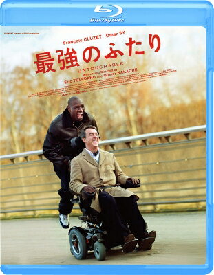 コピーライト&copy;2011 SPLENDIDO/GAUMONT/TF1 FILMS PRODUCTION/TEN FILMS/CHAOCORP出荷目安の詳細はこちら商品説明このふたりに、世界が惚れた！泣いて笑って、生きるパワーをくれる感動の実話！！＜Blu-ray仕様＞2011年フランス／113分／2層ディスク／カラー／16：9（ビスタサイズ）1080p High Definition音声：1.フランス語（dts-HD Master Audio 5.1ch）2.日本語吹替(dts-HD Master Audio 2.0ch)3.オーディオ・コメンタリー(ドルビーデジタル 2.0ch)4.音声ガイド(ドルビーデジタル 2.0ch)字幕：1.日本語字幕2.日本語字幕(手書き風フォント)3.吹替用字幕4.コメンタリー用字幕5.日本語音声字幕＜特典＞【音声＆映像特典】(43分)・オーディオ・コメンタリー(脚本・監督：エリック・トレダノ、オリヴィエ・ナカシュ／フランソワ・クリュゼ、オマール・シー)・メイキング・監督来日インタビュー・予告編集・キャスト・スタッフ プロフィール(静止画)※デザイン・仕様・特典等は、予告なく変更になる場合がございます。内容詳細＜スタッフ＞脚本・監督：エリック・トレダノ、オリヴィエ・ナカシュ撮影：マチュー・ヴァドピエ音楽：ルドヴィコ・エイナウディ編集：ドリアン・リガ−ル＝アンスープロデューサー：ニコラ・デュヴァル・アダソフスキ、ヤン・ゼヌー、ローラン・ゼトゥンヌ＜キャスト＞フランソワ・クリュゼオマール・シーアンヌ・ル・ニオドレイ・フルーロクロティルド・モレ＜ストーリー＞事故で全身麻痺となり車いす生活を送る富豪フィリップは、介護士面接にやってきて、開口一番「不採用のサインをくれ」と切りだした場違いな黒人青年ドリスに興味を持った。そこから始まった異文化2人のセット生活。クラシックとソウル、高級スーツとスウェット、文学的な会話と下ネタ。全てに渡りふたりの世界は衝突し続けるが、やがて互いを受け入れ、とんでもなくユーモアに富んだ最強の友情が生まれ始める。その友情は周りの人々、さらには彼ら自身の運命をも変えていく。ところが—。劇場公開：2012年9月1日(PG12)発売・販売元：ギャガ&copy;2011 SPLENDIDO/GAUMONT/TF1 FILMS PRODUCTION/TEN FILMS/CHAOCORP