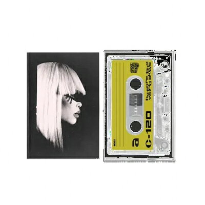 出荷目安の詳細はこちら商品説明Erykah Badu & The Alchemist2大巨頭の夢の共演！！！エリカ・バドゥ＆ジ・アルケミストによるコラボレーション・アルバムが〈Young〉よりリリース！！サンダーキャット、カマシ・ワシントン、スティーヴ・レイシー、ウェストサイド・ガンなど超豪華アーティスト参加！エリカ・バドゥとジ・アルケミストという2大巨頭による夢のコラボレーション・アルバム『Before the World Blows: The Abi and Alan Experiment』が〈Young〉よりリリース。共同プロデュースによる本作は、ダラスとロサンゼルスで18ヶ月に渡ってレコーディングされ、既成概念にとらわれない2人の異才がぶつかり合うことで生まれた渾身の作品になっている。(『Before the World Blows: The Abi and Alan Experiment』は、内省と成長、その狭間にある緊張感から生まれた作品と言える。「Abi」はエリカ・バドゥ、「Alan」はジ・アルケミストを指す。)前作から11年、そして最後のオリジナル・スタジオ・アルバムから16年。その間、エリカ・バドゥはツアー、教育活動、母親としての日々、ドゥーラ*としての仕事、そして急速に変化する世界で子どもたちを育てながら重ねてきた深い内省を通じて、ひとつの結論にたどり着くのではなく、人生や存在そのものをめぐるさまざまな気づきを積み重ねてきた。その間にも、彼女のカルチャーにおける影響力はますます大きなものとなっている。グラミー賞ではこれまで20回ノミネートされ、5度の受賞を果たし、2023年には『Vogue』の表紙を飾った。2024年にはCFDAファッション・アイコン賞、2025年にはBillboardのアイコン賞を受賞。また、ジャネール・モネイ、タイラー・ザ・クリエイター、フライング・ロータス、ロバート・グラスパー、テヤナ・テイラー、ラプソディーら、世代を超えたアーティストたちとのコラボレーションも続けている。一方、ジ・アルケミストは、ヒップホップ界屈指の多作なプロデューサーとして精力的な活動を続け、毎年複数のプロジェクトを発表。『Spiral Staircases』、『Life Is Beautiful』、『LIQUID FORM』、『Bread』、そして近作ではフレディ・ギブスとの『Alfredo 2』をリリースしている。『Alfredo 2』は、グラミー賞にもノミネートされた2020年のコラボレーション・アルバム『Alfredo』の続編となる作品だ。本作でエリカ・バドゥは、世界が壊れ、ばらばらになってしまう前に、私たち自身やそれぞれの物語を形づくるもの——愛、無垢、夢、記憶、女性としてのあり方——のうち、何を守るべきなのかを見つめている。瞑想的かつ流動的なアルバムは4つのムーヴメントで展開し、愛、アート、アイデンティティというプリズムを通して、自己が変化していく過程を描きながら、簡単には向き合えない感情にもじっくりと目を向けるよう促していく。情熱と欲望、希望と悲しみが溶け合い、一曲ごとにエリカ・バドゥの内なる宇宙＝「Baduverse」の新たな一面が鮮やかに浮かび上がる。アルバムの構想が動き始めたのは3年以上前のこと。長年のクリエイティブ・パートナーであるコールド・クリスに、「モブ・ディープの『The Realest』のビートでずっとラップしてみたかった」と打ち明けたことがきっかけだった。長年ひそかにエリカ・バドゥとの仕事を望んでいたジ・アルケミスト は、その後ほどなくして彼女と引き合わされ、2人の会話はやがて本格的なコラボレーション・プロジェクトへと発展していった。ロサンゼルスで初めて一緒にスタジオに入り、そこで生まれたのが、すでにリリースされている「Next to You」だった。このセッションをきっかけに、2人ならではのまったく新しいサウンドが形作られていった。ジ・アルケミスト は、数多くのインストゥルメンタル・ビートをエリカ・バドゥへ送り届けた。彼女はそれらを一度解体し、自身の感性で再構築。彼の温かみと力強さを備えたサンプルを軸に、繊細なカリンバの音色から包み込むようなコード、ドラムまでさまざまな音を重ねながら、自分だけの作品へと作り上げていった。その結果生まれたサウンドは、ソウル、ブルース、ファンク、ロック、ジャズ、アンダーグラウンド・ヒップホップを自在に行き来しながらも、そのどれか一つのジャンルには決して収まらない独自の世界を築いている。更にその唯一無二の世界観を、サンダーキャット、カマシ・ワシントン、スティーヴ・レイシー、ウェストサイド・ガンなど豪華なコラボレーターたちがより鮮やかに彩り、作品の魅力を一層引き立てている。ドゥーラ*：妊娠中から出産、産後にかけての母親の心身のケアや、家事・育児のサポートを行う専門家（メーカーインフォメーションより）※限定盤のためご予約をキャンセルさせて頂く場合がございます。予めご了承ください。曲目リストDisc11.Echos/2.I Just Play A Part feat. DJ Creole Princess, Westside Gunn, Joi/3.Crossfade/4.Witch Doctor/5.Valentine feat. DRAM/6.Next 2 U/7.Love Me Not/8.Breezy/9.Abracadabra/10.To The Moon (Plan C) feat. Steve Lacy/11.They Ain’t You feat. Thundercat/12.What The People Say (Apostle 1)/13.Hot BiBi (Apostle 2)/14.No I.D. feat. Westside Gunn/15.I Know That Man feat. Earl Sweatshirt/16.Black Box feat. Kamasi Washington