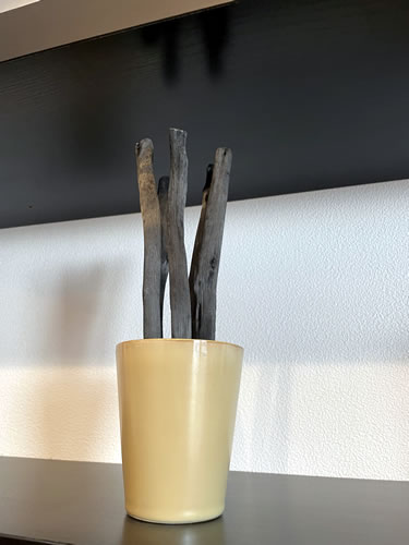 インテリア備長炭 マスタード色 ラウンドタイプmini 開店祝 新築祝 開業祝 プレゼント ギフト 誕生日 母の日 父の日 和食 店舗 旅館 うなぎ 焼き鳥 料亭 演出 オブジェ ディスプレイ トイレ エントランス 玄関 リビング おしゃれ 開運 風水 消臭 国産 日本製 備長炭～豊栄