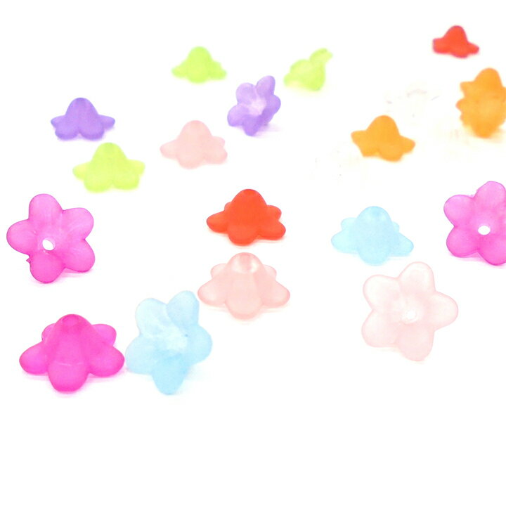 アクリルの5弁花びらのビーズです。 サイズ：約1.3cm×1.3cm 入数：20枚 穴のサイズ：直径約1mm カラーは全部で9色 乳白（にゅうはく）※現在のロットのお色は透明に近いお色です 薄紅（うすべに） つつじ 茜（あかね） 菜の花（な...