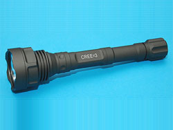 商品詳細： ●重量: 520g ●500 ルーメン / CREE LEDバルブ x 3ヶ / ストロボ機能搭載 / 連続照射時間: 90分 / G&P CR123Aバッテリー x 5ヶ付