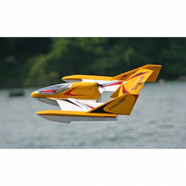 シーガルの運動性能を向上させ、パターンフライトの性能を持つまで進化しました。 従来、水平尾翼だけの動翼を主翼板にも追加、4エレボン仕様になりました。 エルロンの効きが飛行機と同じ効きになり、飛ぶだけのフライングボートから演技できる性能に進化。 何処でも飛ばせる性能はそのままで数機で陸/水上/空中を使った3Dレースも楽しめます。 【諸元】 全長：870mm 全幅：600mm 重量：500-550g バッテリー：3S 2000-2500mAh LiPoバッテリー モーター：400クラス(外径29&times;長さ30mmまで) 使用プロペラ：9インチ以下 機体素材：特殊スチレンペーパー / カーボン補強 / ABS成型部品など 【PIPセット付属パーツ】 ●ER2830ブラシレスモーター ●30Aスピードコントローラー ●9gマイクロサーボ4個 ●プロペラアダプター ●8&times;6Eプロペラ ●延長コード 【組み立て・飛行に必要なもの】 ●エレボン付き6chプロポ ●3S 2000-2500mAh LiPoバッテリー ●各種工具 ●エポキシ接着剤 / 発泡用接着剤 / 硬化促進剤 ●他