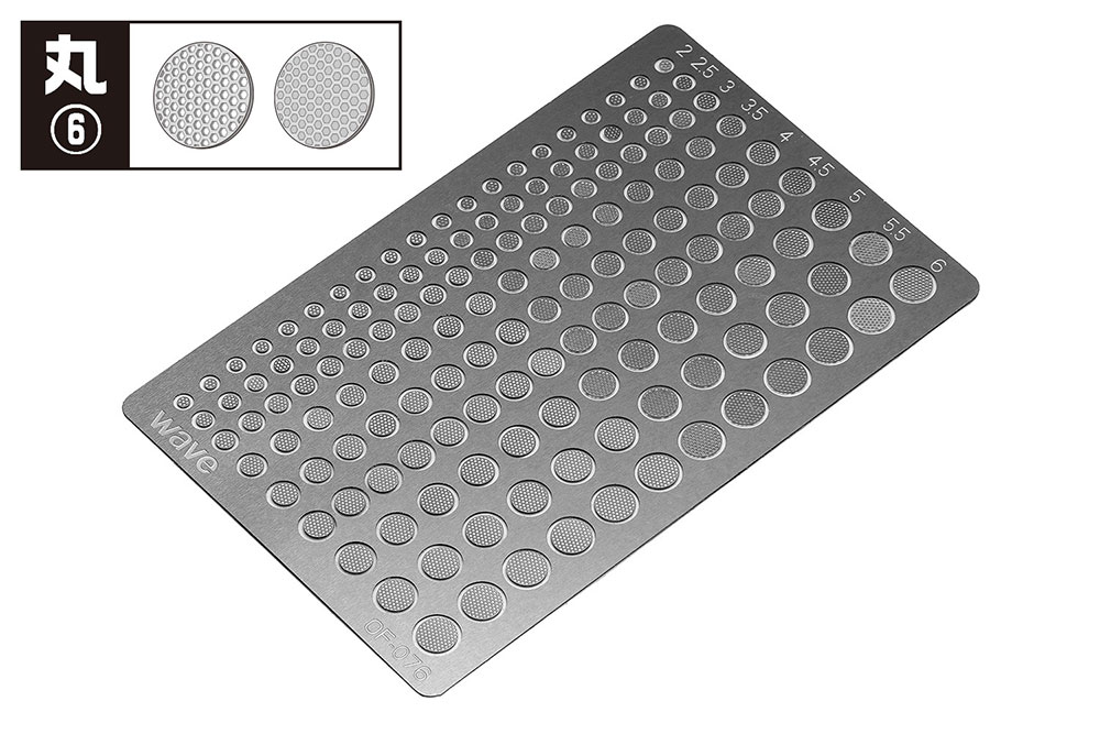 商品説明 ゲートレスタイプで、手間のかかる切り出し作業が不要。ベーシックなデザインの丸型エッチングパーツ ピンセット等でつまんでフィルムから取り外し、そのまま接着するだけで手軽にディテールアップ工作が行えます。 汎用性の高い基本的な丸型デザインとし、キャラクターモデルのディテール追加やオリジナルパーツの製作などに幅広く対応。 パーツの接着の際は、瞬間接着剤やエポキシ接着剤などをご使用ください。 塗装する場合は、金属部品に対応したプライマーやサーフェーサーなどで下地処理を行ってください。 予約商品の場合、コチラをご確認下さい。