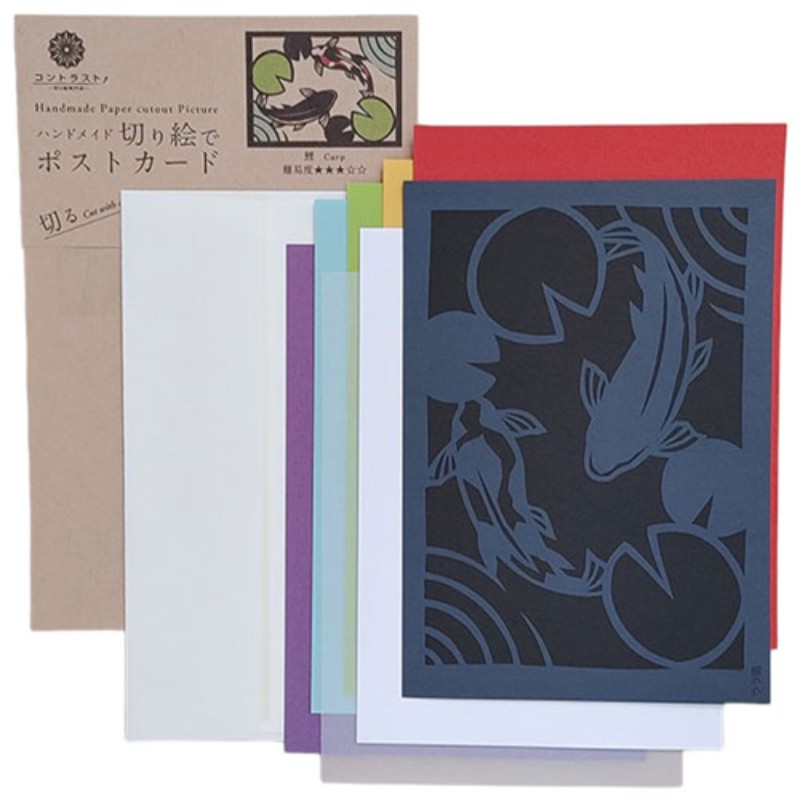 特長切り絵のポストカードを作成できるセットです。作り方付きなので初心者でも安心。絵柄を切る！好みの色を付ける！台紙に貼る！封筒付きなので切手を貼れば郵送もOK！仕様●セット内容 : 切り絵の下絵、色紙、トレーシングペーパー、台紙、封筒●必要な道具 : カッター、カッティングマット、のり●素材 : 紙(個装PP)●商品サイズ : ポストカード●パッケージサイズ : 横14.4cm×縦22.2cm●生産国 : 日本【作り方】・切り絵の黒い部分を切り抜く・トレーシングペーパーを切り絵に重ねて鉛筆などで型どる　(のりしろ部分ができるように少し大きめにする)・色紙にトレーシングペーパーを重ね、2枚一緒に切る・切った色紙を切り絵のウラ面に貼る・ウラ面にのりを付け台紙に貼る・完成!郵送際は切手をお貼りください備考※メーカー取り寄せ商品となりますので、ご注文後の注文キャンセルはお承りできません。※メーカー取り寄せ商品となりますので、返品交換は一切お受けいたしかねます。ただし初期不良の場合でメーカーに在庫が確認できる場合は交換にて対応致します。※商品開梱後は組み立てやご使用の前に、コンディション・付属品類が揃っていることをご確認ください。 お客様の都合による返品・交換はお受けできませんので、ご注意ください。※掲載商品は、メーカー都合により予告無く仕様を変更（商品名やパッケージを含む）する場合があります。そのため、掲載内容（商品名・商品説明・商品画像等）はお届けする品物と異なる場合がございます。※メーカー取り寄せ商品となりますので、メーカー欠品の場合はご注文をキャンセルさせていただきます。あらかじめご了承ください。※取り寄せ品のため納期が前後する場合がございます。あらかじめご了承下さい。