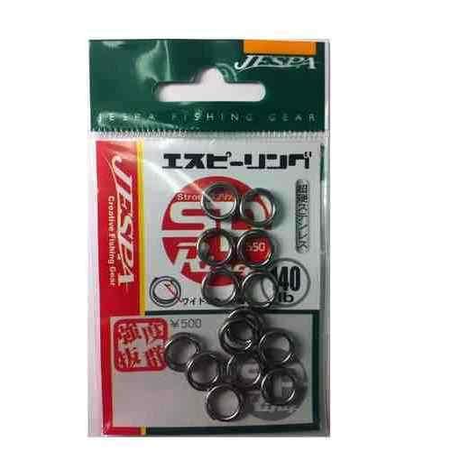 巨大魚や大型イソマグロをターゲットにしたフック。シングルフックが主流の中、平打ち針や管付フックにも対応可能な設計。 リングのカットラインを広く設計 海水に強い特殊スチールを使用 十分な強度を確保 スペック サイズ: 140lb 対応メタルジグウエイト: 90～140g トレブルフック: 2～1／0号 シングルフック: 管付タイ針（17～21号） 入数: 14個 カラー: シルバー系