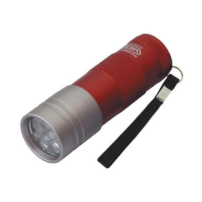 強力なブラックUV-LEDを搭載した蓄光器。釣果を向上させるための必需品。 光源: ブラックUV-LED 12灯 UV波長: 395〜400nm 連続照射時間: 約10時間 電池: 単4×3（別売） 持ち運びに便利なストラップ付き スペック カラー: レッド×ホワイト