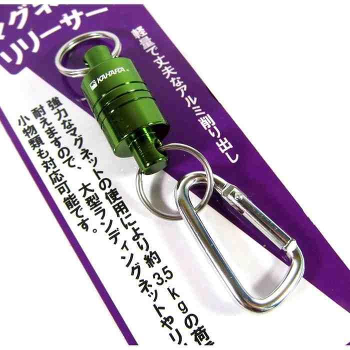 強力なマグネットを搭載したアイテム。大型ランディングネットにも対応可能。 耐荷重: 約3.5kg カラー: ダークグリーン ペースメーカー等に影響を与える可能性あり スペック 魚種: シーバス 特集区分: 春夏特選シーバス 特集区分: 春夏特選ショアジギング