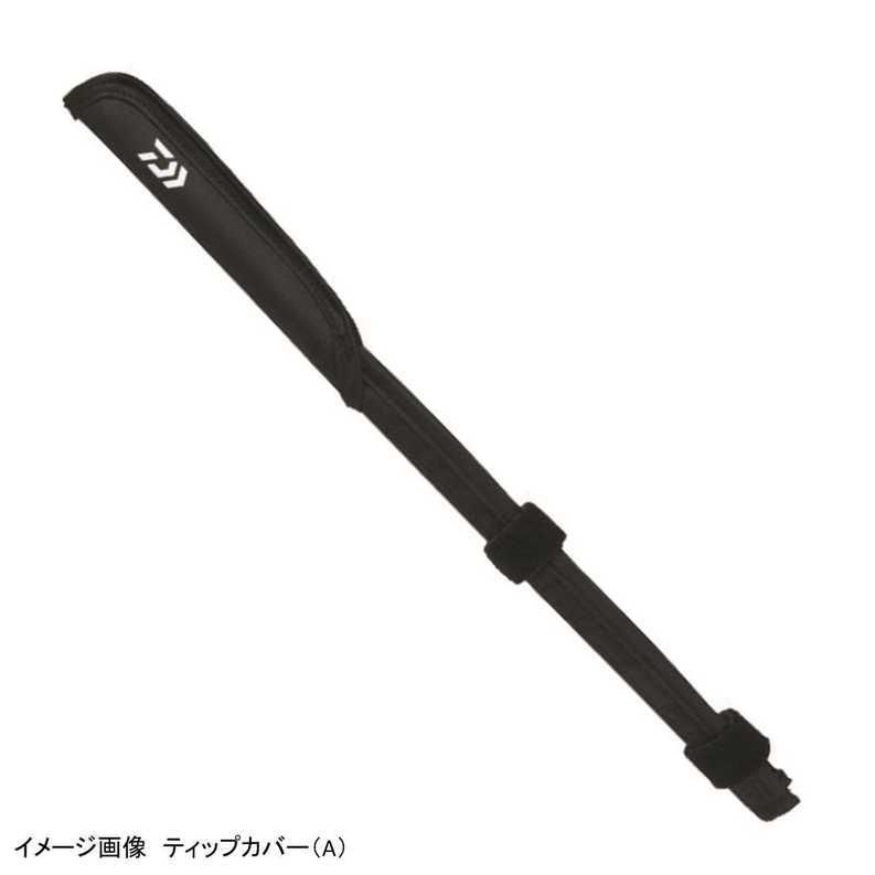 繊細な竿先を保護するカバー。 先端内部にセミハードボードを使用し、衝撃に強い。 本体内部にクッション材を内蔵したダブル構造。 ハードシャフトを内蔵し、竿先端部の破損を防止。 滑りにくいクロロプレン製ベルトと面ファスナーでしっかり固定。 軽量設計で、カバー装着時のブラツキが少ない。 船用小物竿や先端部ガイドの小さいルアーロッドに適合。 ロングタイプはより広くロッドをカバー。 スペック サイズ: 約55×2.5cm 素材: ナイロン カラー: ブラック