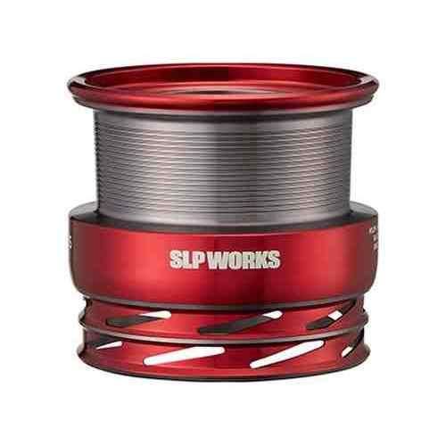 DAIWA+SLP WORKSで新たな楽しみが広がる注目の新製品24REVROSを始め、FREAMSやLEXA、LEGALISシリーズ等、多様なシリーズに対応。豊富なカラーラインナップによりカスタムの幅が広がりました。 ATD TYPE-L搭載 ATD TYPE-Lを搭載しておりスピニングリールにおけるドラグの初動レスポンスをさらに向上させ、魚に過度なストレスを与えず、短時間でのランディングを可能とします。 釣りの楽しみを広げる ラインの種類や号数等、少しの工夫で釣果に差が生じるケースが多々あるのが魚釣り。オプションスプールがあればタックルセッティングの幅を簡単に増やすことができ、様々なフィールドや状況にフレキシブルな対応が可能となります。また、より趣味性が高くなり豊かなフィッシングライフをお楽しみいただけます。 DAIWA公認の純正クオリティーのオプションパーツ SLPWORKS製品であれば、取り付け後も純正リール同様、安心してアフターサービスをご利用することができます。 DAIWA SLPW LT TYPE-β SPOOL 規格: 2000SS 標準自重(g): 23 最大ドラグ力(kg): 5 標準巻糸量ナイロン(lb-m): 2-120 / 2.5-100 / 3-70 標準巻糸量PE(号-m): #0.2-210 / #0.3-200 / #0.4-130 カラー: レッド