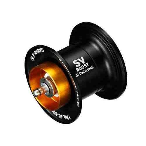 24STEEZ対応のSV BOOSTスプール。空気抵抗の大きいルアーやリグもバックラッシュの心配なくキャスト可能。 標準自重: 10g 標準巻糸量ナイロン: 12lb - 40～80m、14lb - 35～70m 標準巻糸量PE: 1.5号 - 60～120m、2.0号 - 50～100m スプール径: 32mm 付属品: 調整ワッシャー（0.5mm×1枚、0.1mm×4枚、0.03mm×3枚）、Oリング、ベアリングリング、取扱説明書 パーツは全て取り寄せのため、キャンセル不可 お取り寄せに時間がかかる場合あり カラー: ブラック