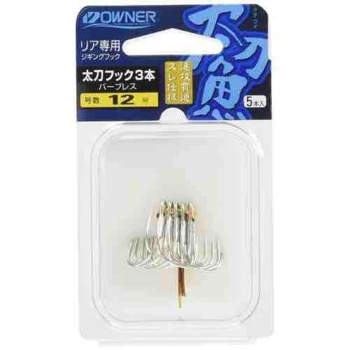 しっかりと食いつくことが期待できる3本の針を搭載した製品。 3本の針がしっかりとしたフッキングを実現 グレー系のカラーリング スペック サイズ: 20号 カラー: グレー系 メーカー品番: 13134