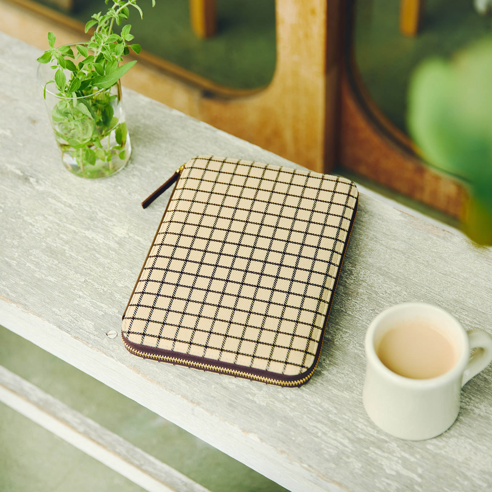 【30%OFF】ほぼ日手帳 / 手帳カバー / カズン［A5サイズ］タイト ジップ（カフェオレチェック）のサムネイル