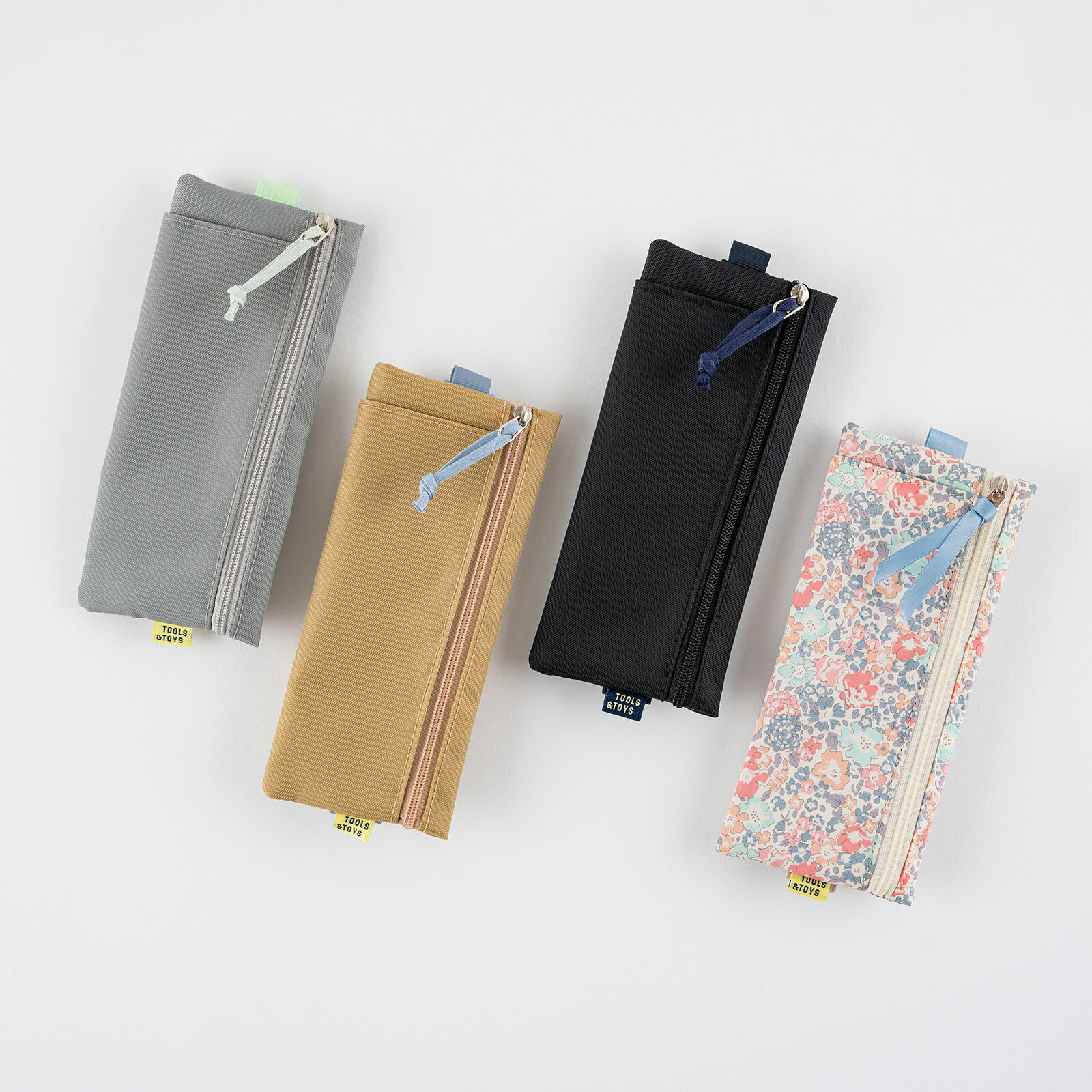 ほぼ日手帳 フラットペンケース comodoのサムネイル