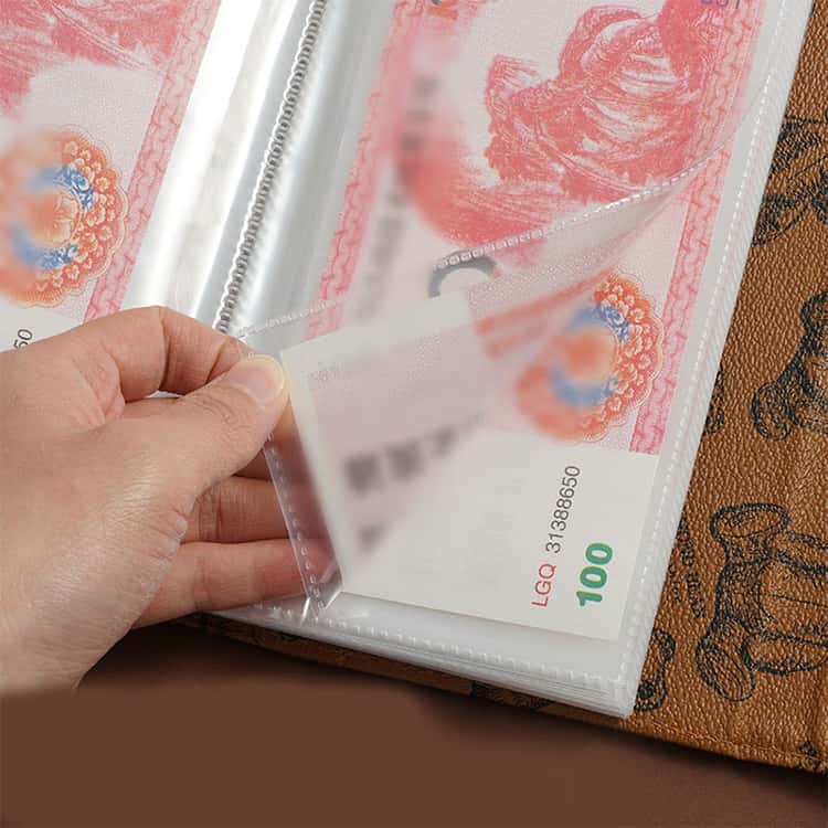 微笑みshop楽天市場店の貯金ファイル 封筒貯金 隠し金庫 貯金手帳 鍵付き ダイヤルロック 100万円 貯金手帳 お札貯金箱 100枚収納 貯金バインダー 家計管理 ケース クマ柄 かわいい PUレザー 大容量 現金詰め お札ケース 節約 おしゃれ 子供 貯金ノート｜アングル3