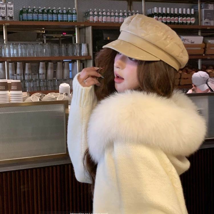 微笑みshop楽天市場店のフード レディース ファー付き ニットパーカー 防寒 ファー襟 ニットカーディガン ゆったり ニットセーター 秋冬 ニットアウター 羽織り ニットコート あったか ジップアップ 女性用 無地 きれいめ 体型カバー トップス 長袖 カジュアル｜アングル3