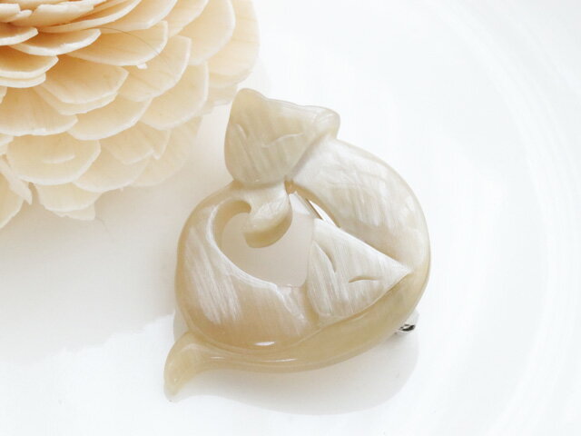 水牛ブローチネコモチーフ真鍮金具