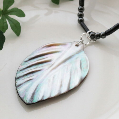 黒蝶貝ペンダントトップ　k18 新品 宝石店企画商品＊K18南洋黒蝶真珠たて3つぶペンダントトップ日本製