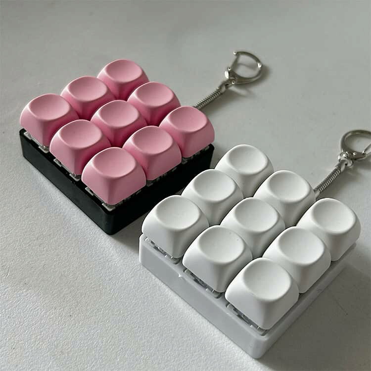 キー押し ライト付き 9キー グッズ バッグチャーム LED おしゃれ 光る スクイーズ ストレス解消 キーボードキーホルダー 減圧 握る 指遊び キーボードキーホルダー マット キーボード キーホルダー かわいい ミニキーボード 大人 子供 プッシュトイ おもちゃ ストレス発散 hokkaido-bussankan-10016063 北海道物産館 サンプル画像3