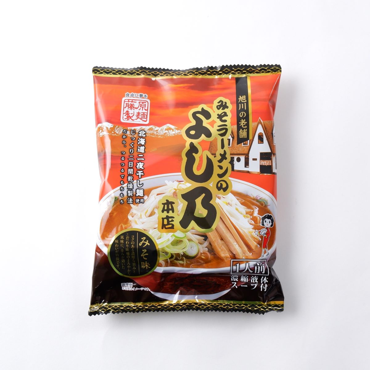 商品名（名称） 旭川みそラーメンのよし乃本店 内容量 125g（めん、70g、スープ55g） 原材料 めん（小麦粉（国内製造）、卵白粉、食塩、小麦たん白）、味噌、ラード、砂糖、ガーリックペースト、オニオンペースト、日本酒、食塩、ジンジャーペースト、香辛料、豆板醤、ごま油／調味料（アミノ酸等）、かんすい、着色料（カラメル、クチナシ）、酸味料、甘味料（カンゾウ）、（一部に卵・小麦・ごま・大豆・豚肉を含む） 栄養成分 1人前（g）当たり　エネルギー：390kcal、たんぱく質：12.4g、脂質：9.9g、炭水化物：62.7g、食塩相当量：6.5g（めん2.2g、スープ4.3g）（推定値） アレルギー品目 （一部に卵・小麦・ごま・大豆・豚肉を含む）　〈食物アレルギーをお持ちの方へ〉●本商品のめん製造ラインでは、そばを含む商品を生産しております。 温度帯 常温商品 保存方法 直射日光、高温多湿を避けて常温で保管してください。 賞味期限 製造から240日（お届け商品は商品到着日から賞味期限30日以上の商品をご用意いたします。) 到着日目安 ご注文から2〜7日以内にお届けします。 発送温度帯 常温便でお送りいたします。 製造者 製造者：藤原製麺株式会社　〒070‐0039　北海道旭川市永山9条通14丁目左10号　製造所：北海道旭川市永山北2条7丁目7番地 備考 ●内袋開封後は保存がききませんので必ず使い切ってください。●においが強いものと一緒に保存しないでください。●袋のふちで手を切らないようにご注意ください。●賞味期限は表示されている方法で、未開封の状態で保存した際に品質が保たれる期限です。◆お願い◆本商品には万全を期しておりますが、お気付きの点がございましたら、お手数でもお問合せ先までご連絡下さい。　注意：調理器具の取り扱いや熱湯のふきこぼれには充分、ご注意ください。