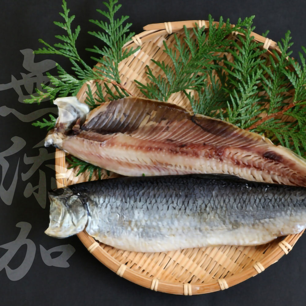 商品詳細稚内の老舗柳浦食品が、秘伝の製法で丁寧に作った無添加身欠ニシンです。北海道では、春は山菜と煮て、秋はニシン漬にして、冬は昆布巻にして食べられています。またニシンそばにも使われています。煮物に入れると魚のダシが出て美味しい！ぜひ料理に使ってみてください。名称みがきにしん内容量300g賞味期間360日保存方法常温、開封後は冷蔵保存の上、お早めにお召し上がりください。原材料にしん(北海道産)、食塩製造者(有)柳浦食品北海道稚内市末広2丁目1-10その他情報原産地＆加工地：北海道 【常温便・送料込】