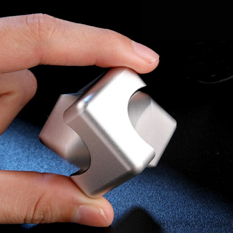 【送料無料】キューブハンドスピナー ハンドスピナー キューブスピナー キューブ型 おもちゃ アルミ合金 指遊び 小型 ストレス解消 ひま潰し おもちゃ 玩具 面白い グッズ