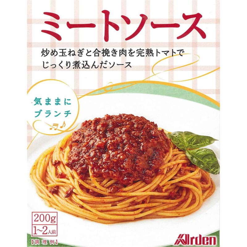 商品詳細 ※商品のパッケージデザイン、仕様、価格は予告なく変更する場合があります。ご了承ください。 名称 ミートソース 原材料名 野菜・果実（トマト、たまねぎ、りんご、にんじん、にんにく）、食肉（牛肉、豚肉、鶏肉）、トマトペースト、砂糖、牛脂、大豆油、ワイン、食塩、ビーフエキス、小麦粉、酵母エキス、香辛料 // カラメル色素、調味料（アミノ酸等）、（一部に小麦・牛肉・大豆・鶏肉・豚肉・りんごを含む） 原料原産地名 イタリア産（トマト） 内容量 200g（1〜2人前） 作り方 【お湯で温める場合】 袋（パウチ）の封を切らずに、熱湯の中に入れ、3〜5分間沸騰させ、ゆでたてのスパゲッティにかけてお召し上がりください。茹であがったスパゲッティとミートソースをフライパンで和えると一層美味しくお召し上がりいただけます。 ※電子レンジをご使用の場合、必ず他の容器に移し替え、ラップをかけて温めてください。目安は500Wの場合約2分間ですが、詳しくは電子レンジの説明書を参考に加減してください。袋（パウチ）のまま電子レンジで加熱しないでください。 ご注意 ▼開封時やラップをとる際などには、熱くなった中身がはねることがありますのでご注意ください。 ▼あけにくい時はハサミをご使用ください。 ▼本品はレトルトパウチ食品です。保存料は使用しておりませんので、開封後は直ちにお召し上がりください。 賞味期限 枠外下部に記載 保存方法 直射日光を避け、常温で保存してください。 製造者 株式会社アーデン　〒384-0085 長野県小諸市森山66-1 栄養成分表示1袋 (200g) 当たり(推定値) エネルギー 278kcal、たんぱく質 11.3g、脂質 15.9g、炭水化物 21.7g、食塩相当量 3.9g 本品に含まれるアレルギー物質 （特定原材料及びそれに準ずるもの）小麦、牛肉、大豆、鶏肉、豚肉、りんご 【検索対策ワード】 アーデン / レトルト食品 / 常温保存 / パスタ ソース / インスタント / レトルトパウチ / ポイント消化 関連商品 ※価格は全て税込です。 ミートソース（単品） 【5個で5%OFF】ミートソース &#9654;レトルト食品商品一覧（単品・まとめ買い割引・セット商品）&#9664;気ままにブランチ ミートソース（200g 1〜2人前）【送料別】 炒め玉ねぎと合挽肉を完熟トマトでじっくり煮込んだソース