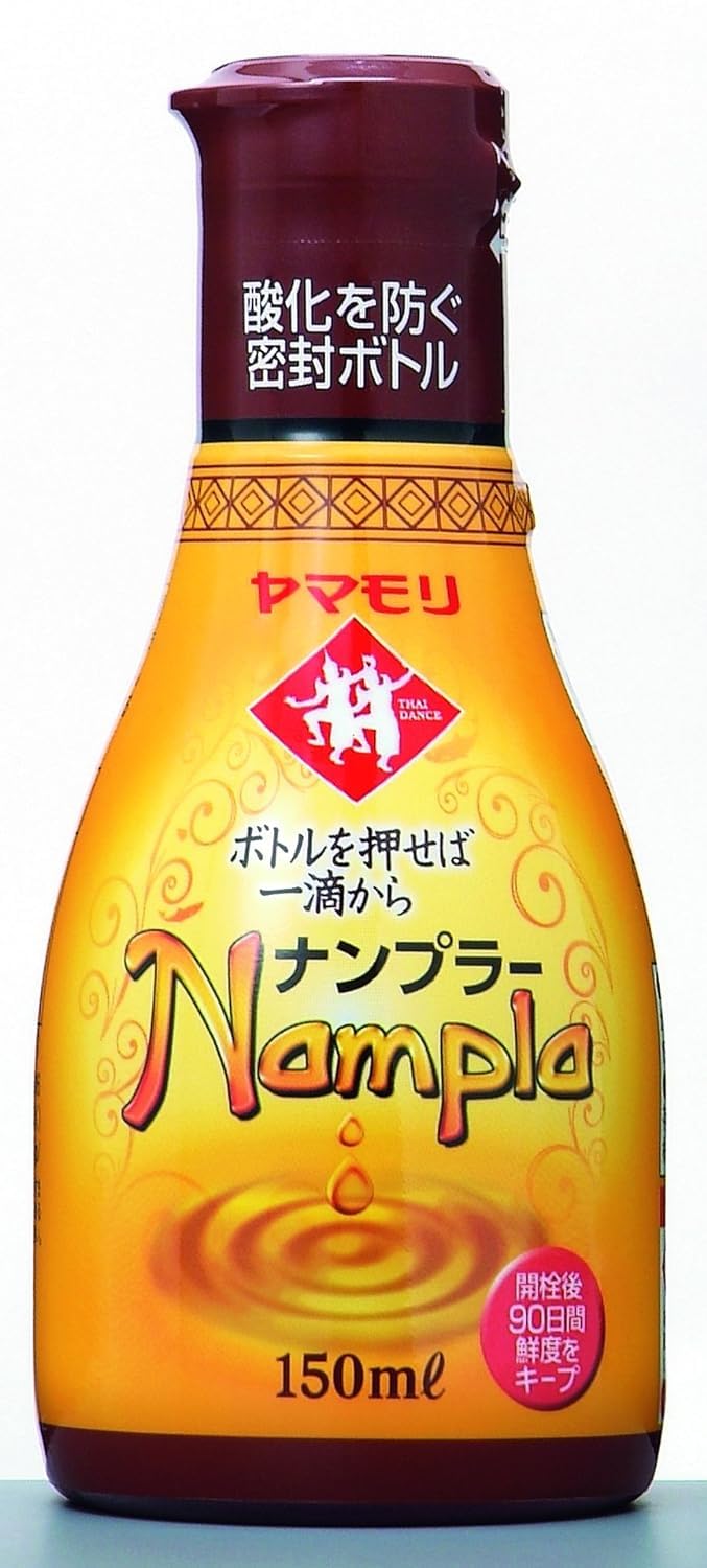 賞味期間：製造より540日 原材料名：かたくちいわし、食塩、砂糖 栄養成分表示：大さじ1杯(15ml)当たり エネルギー：12kcal たんぱく質：1.8g 脂質：0g 炭水化物：1.1g 食塩相当量：4.0g生臭みが少なく、旨みがしっかりと効いた上質なナンプラーです。 開封後も中身が空気に触れないので、味も香りも長期間劣化せずに品質が保たれます。 スクイズタイプのボトルなので、使いたい量を一滴から注ぐことができます。