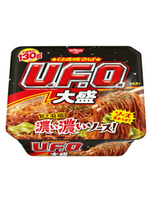 賞味期間：製造より180日 原材料名：油揚げめん（小麦粉、植物油脂、食塩、しょうゆ、香辛料）、ソース（ソース、糖類、植物油脂、還元水あめ、食塩、香辛料、ポークエキス、ポーク調味油、たん白加水分解物、香味油）、かやく（キャベツ、味付豚肉、青のり、紅生姜）／加工でん粉、カラメル色素、調味料（アミノ酸等）、炭酸Ca、かんすい、香料、酸味料、グリセリン、ベニコウジ色素、香辛料抽出物、酸化防止剤（ビタミンE）、炭酸Mg、ビタミンB2、ビタミンB1、（一部に小麦・乳成分・大豆・鶏肉・豚肉・りんご・ゼラチンを含む） 栄養成分表示　[1食 (167g) 当たり] 熱量 714kcal たんぱく質 12.4g 脂質 26.3g 炭水化物 107.1g 食塩相当量 7.6g ビタミンB1 0.62mg ビタミンB2 0.71mg カルシウム 218mg40年を超える「日清焼そばU.F.O.」の歴史の中で、こだわり尽くし、 一滴一滴まで旨みをギュッと凝縮した食欲をそそる香り高き「旨さ凝縮 濃い濃いソース」。 麺はソースとの絡みが抜群な中太麺で、麺重量130gの大盛りタイプ。 具材は大切りキャベツと豚肉、別添で青のりと紅生姜のふりかけ付です。