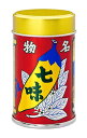 賞味期間：製造より1年 原材料名：唐辛子（中国、日本）、陳皮、胡麻、麻種、紫蘇、山椒、生姜、（一部にごまを含む）創業以来愛され続ける定番商品。 本品は、蕃椒（バンショウ・唐辛子）に、 白薑（ビャクキョウ・生姜）、紫蘇、山椒、陳皮（チンピ）、 胡麻、麻種（オタネ）を薬味として加えたものです。 充分に吟味を重ね原料として用い、 古来不変の独特の製法により調味したものが、 八幡屋礒五郎の＜七味唐からし＞です。 秘伝の調合により香りの中にも辛さが引き立ちます。