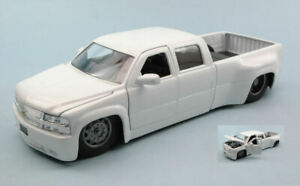 【送料無料】ホビー　模型車　車　レーシングカー シボレーシルバラードホワイトモデルchevy silverado 1999 white 124 model jada toys