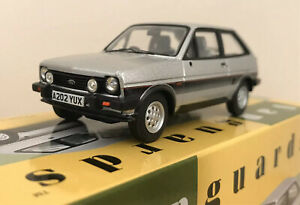ホビー　模型車　車　レーシングカー コーギーストラトシルバーフォードフィエスタミントcorgi vanguards 1983 strato silver 143 ford fiesta mk 1 xr2 rhd mintboxed