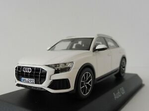 【送料無料】ホビー　模型車　車　レーシングカー アウディチャレンジaudi q8 tousterrains 2018 blanc 143 norev 830040